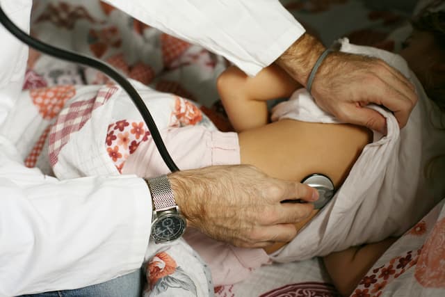 تصعيد في البحر وانفلات في البر وإصابة أكثر من 6 آلاف يمني بحمى الضنك